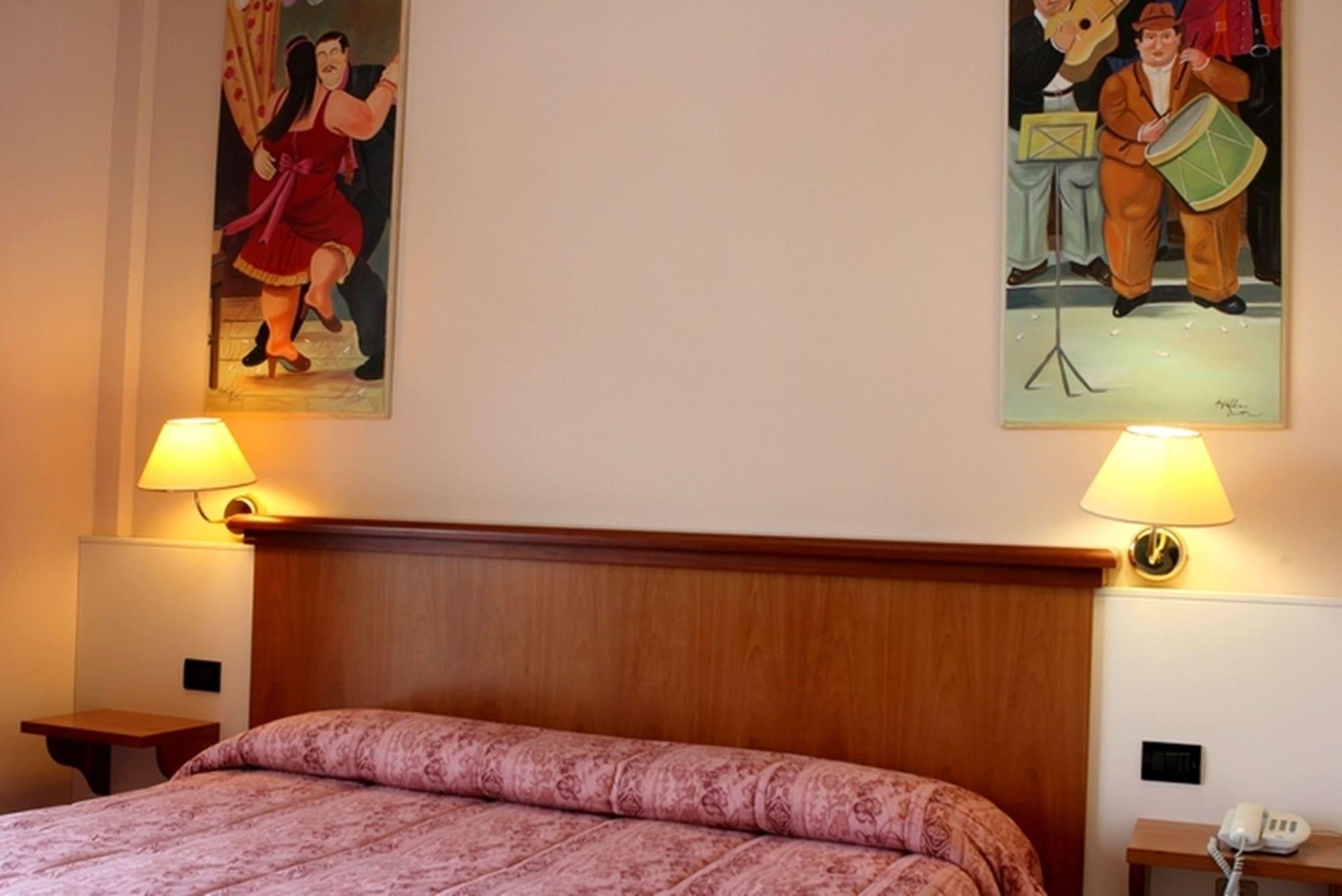 Hotel Excelsior วาสโต ภายนอก รูปภาพ