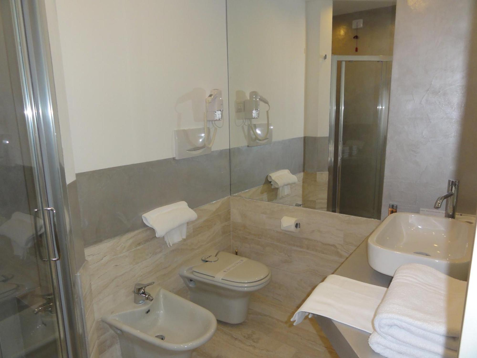 Hotel Excelsior วาสโต ภายนอก รูปภาพ
